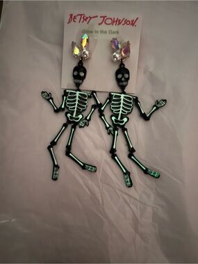 Betsey Johnson dangle earrings feature glow-in-the-dark skeleton earrings NWT